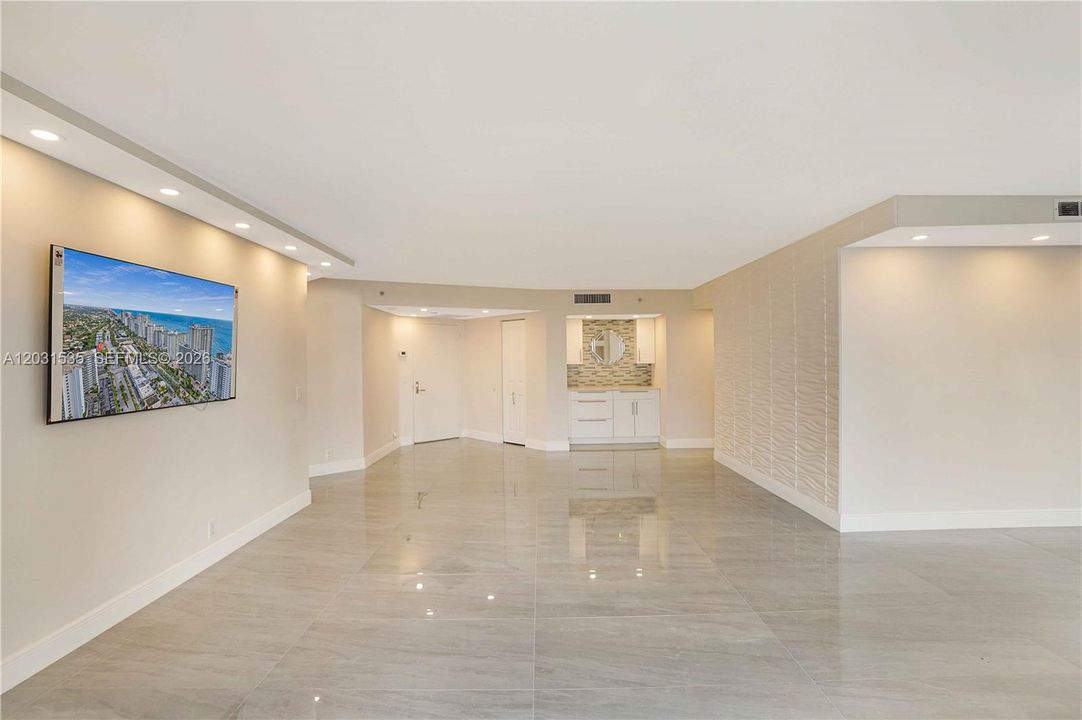 For Rent: $4,900 (2 beds, 2 baths, 1464 Square Feet)