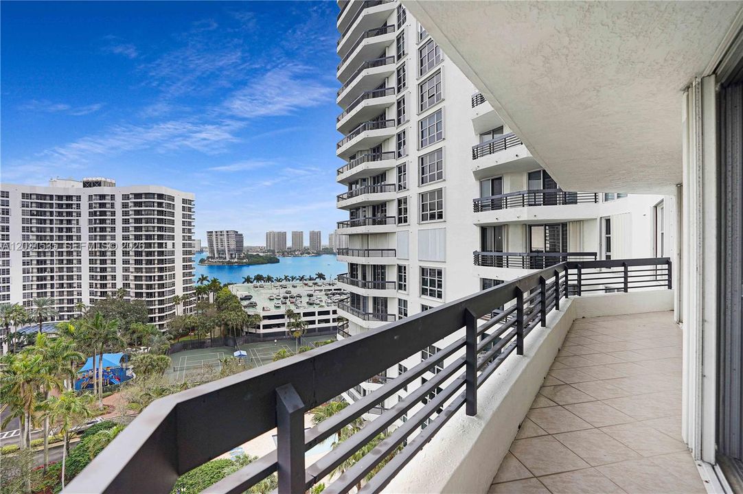 For Rent: $4,900 (2 beds, 2 baths, 1464 Square Feet)