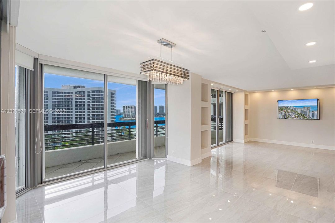 For Rent: $4,900 (2 beds, 2 baths, 1464 Square Feet)