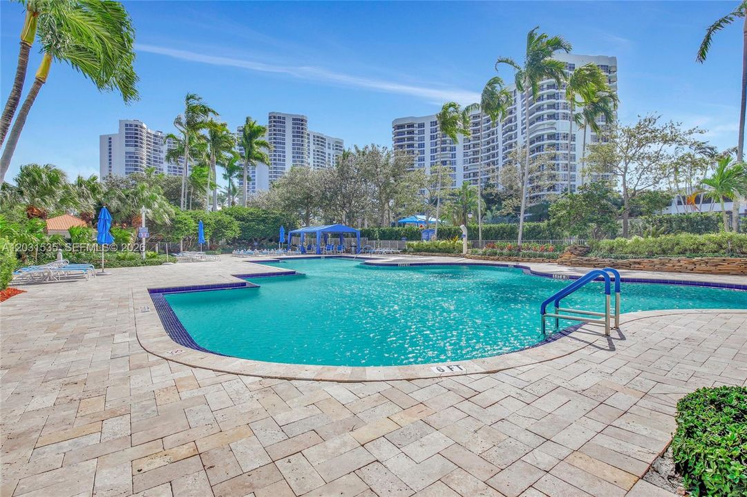 For Rent: $4,900 (2 beds, 2 baths, 1464 Square Feet)