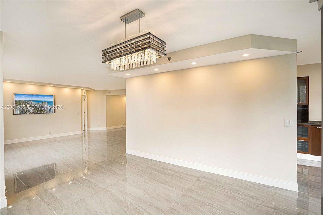For Rent: $4,900 (2 beds, 2 baths, 1464 Square Feet)