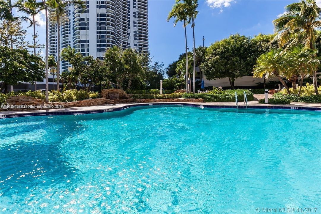 For Rent: $4,900 (2 beds, 2 baths, 1464 Square Feet)