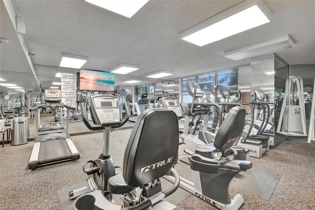 For Rent: $4,900 (2 beds, 2 baths, 1464 Square Feet)