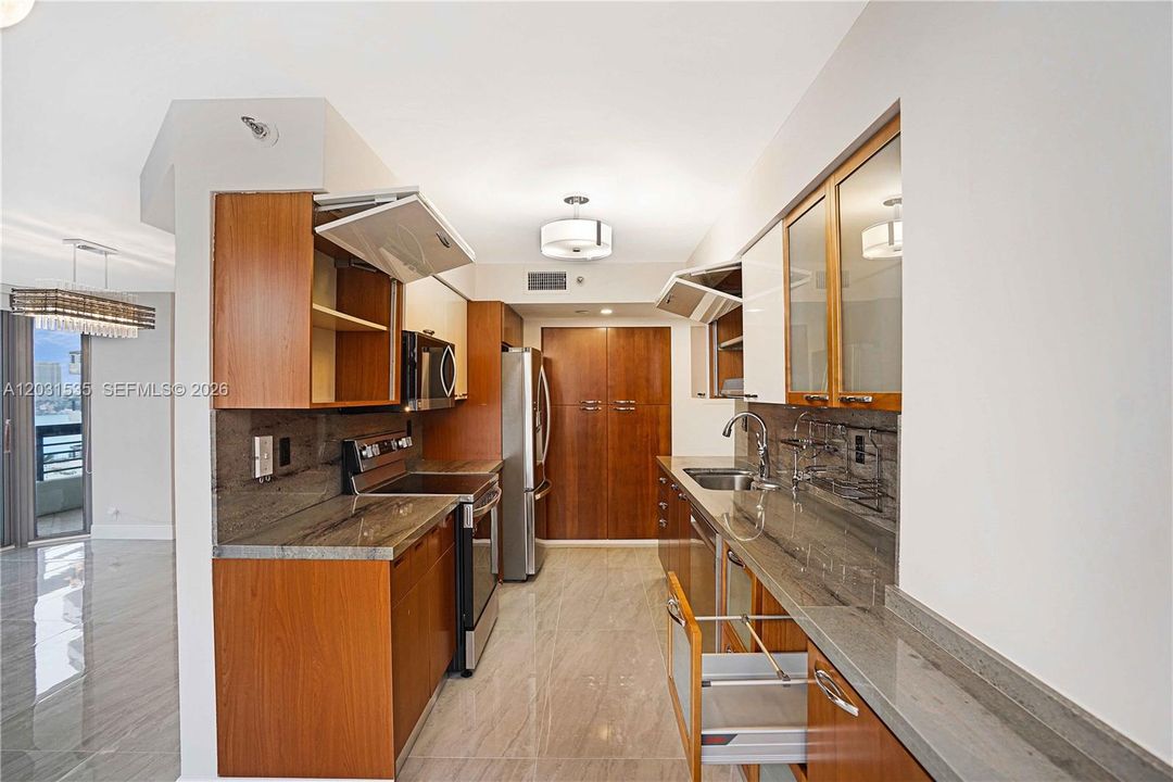 For Rent: $4,900 (2 beds, 2 baths, 1464 Square Feet)