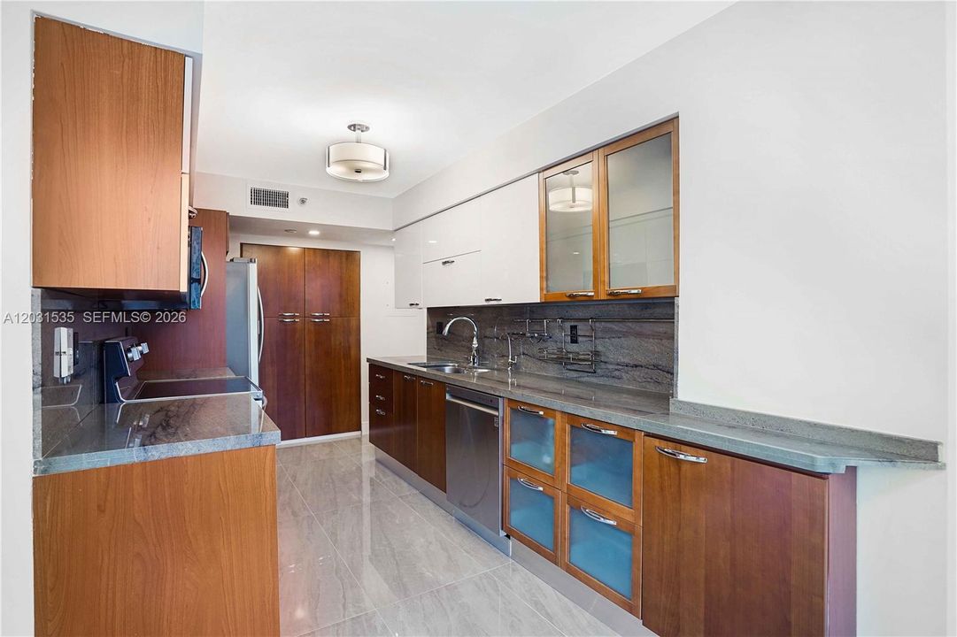 For Rent: $4,900 (2 beds, 2 baths, 1464 Square Feet)