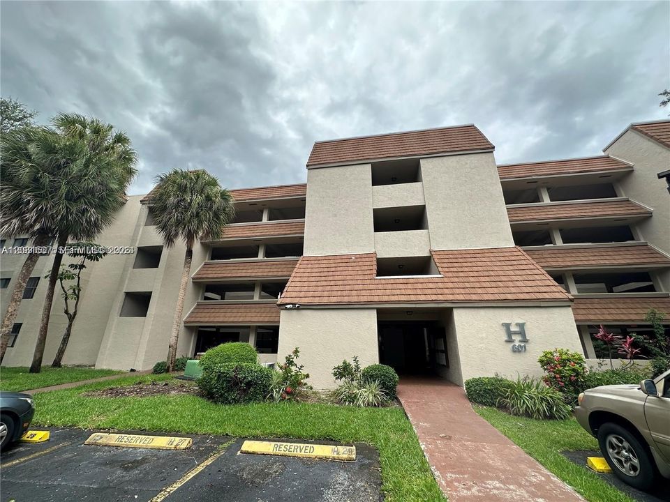 For Sale: $235,000 (2 beds, 2 baths, 1405 Square Feet)