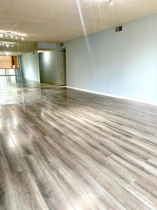 For Sale: $235,000 (2 beds, 2 baths, 1405 Square Feet)