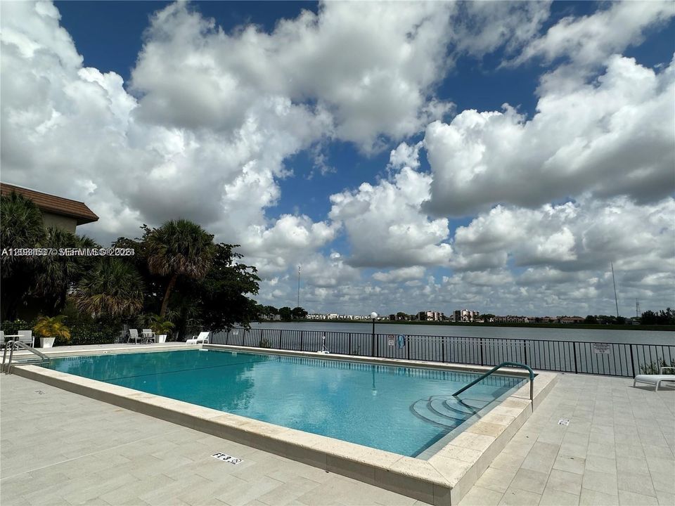 For Sale: $235,000 (2 beds, 2 baths, 1405 Square Feet)