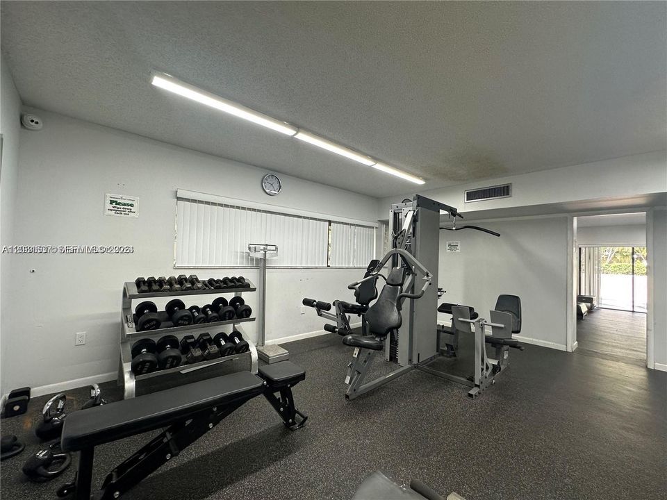 For Sale: $235,000 (2 beds, 2 baths, 1405 Square Feet)