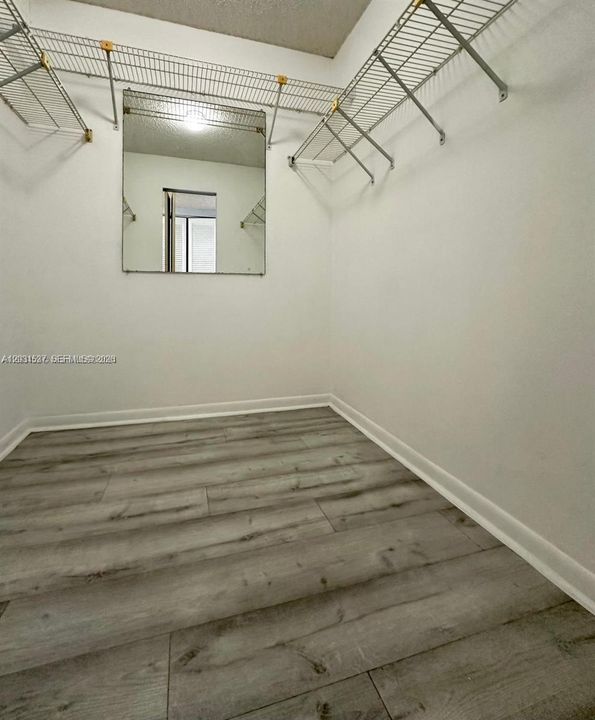 For Sale: $235,000 (2 beds, 2 baths, 1405 Square Feet)