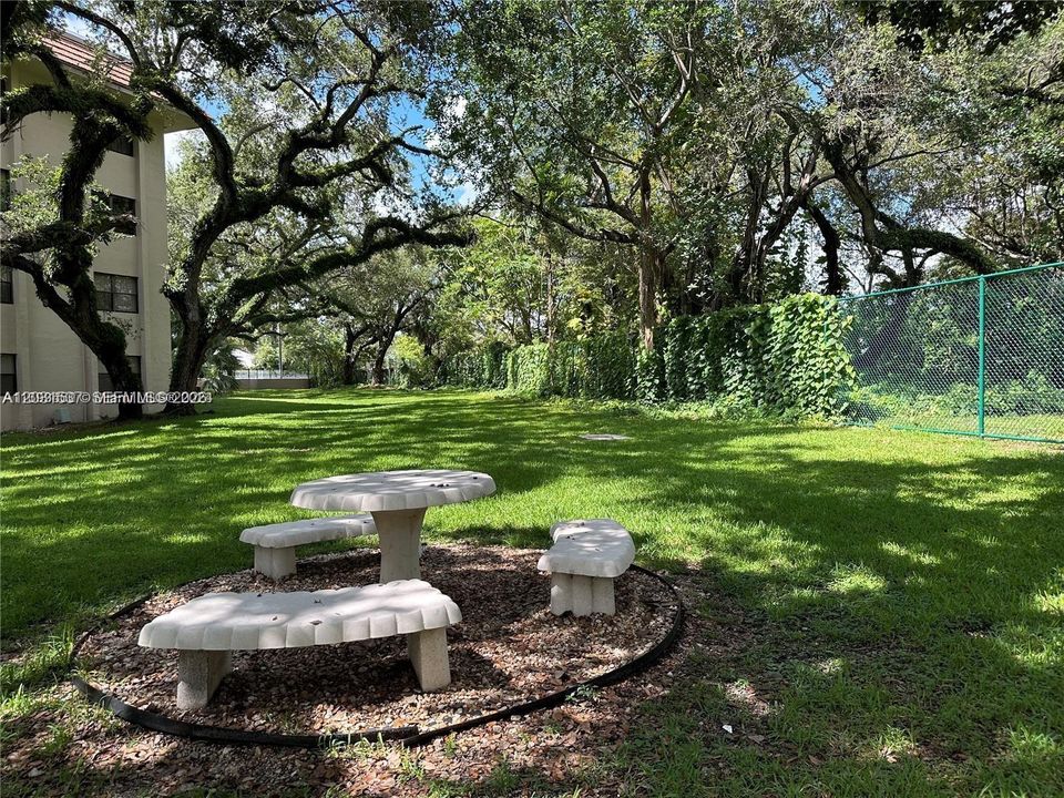 For Sale: $235,000 (2 beds, 2 baths, 1405 Square Feet)