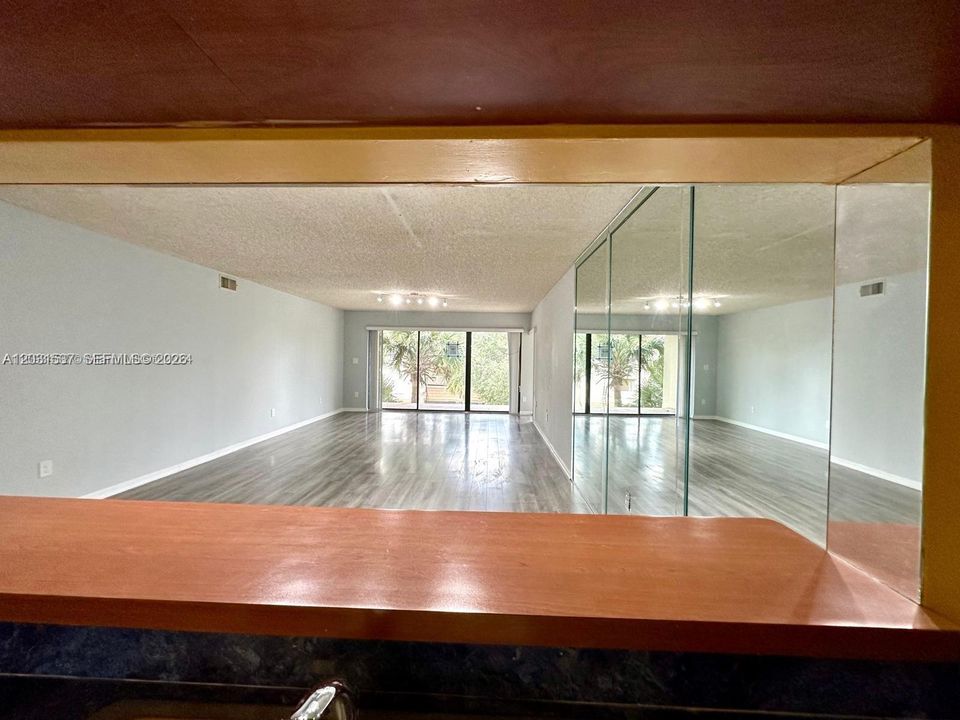 For Sale: $235,000 (2 beds, 2 baths, 1405 Square Feet)