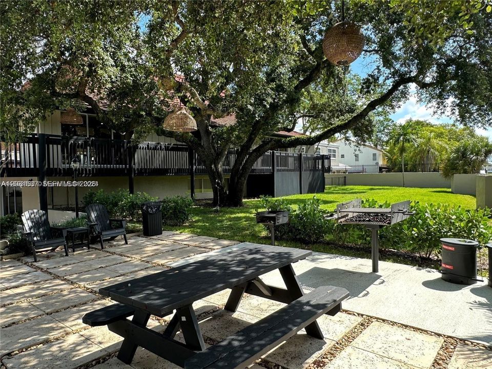 For Sale: $235,000 (2 beds, 2 baths, 1405 Square Feet)