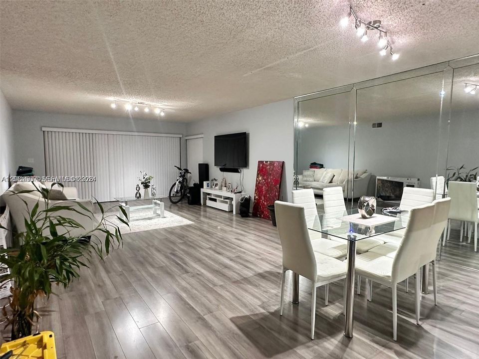 For Sale: $235,000 (2 beds, 2 baths, 1405 Square Feet)