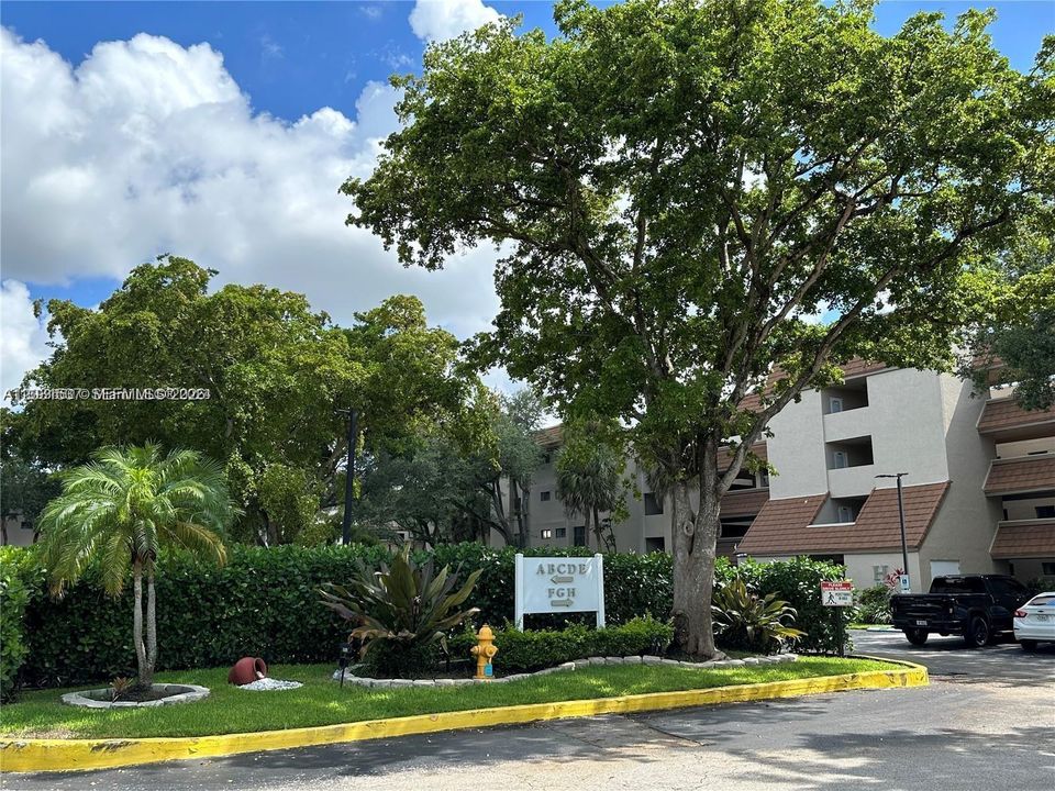 For Sale: $235,000 (2 beds, 2 baths, 1405 Square Feet)