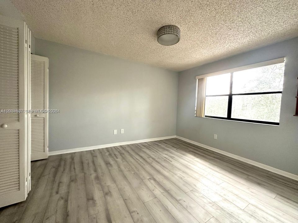 For Sale: $235,000 (2 beds, 2 baths, 1405 Square Feet)