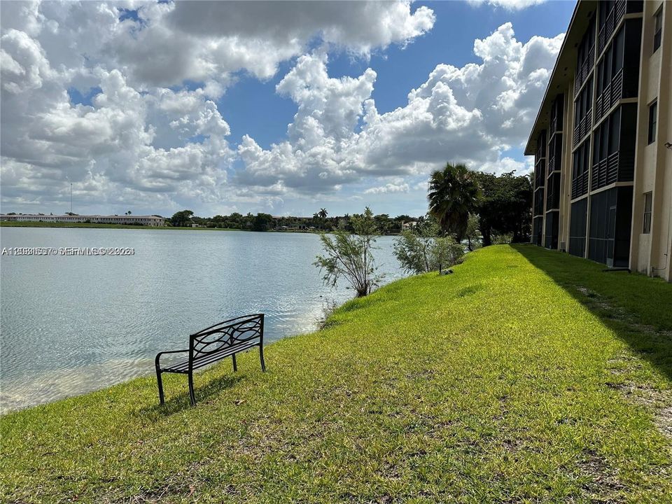 For Sale: $235,000 (2 beds, 2 baths, 1405 Square Feet)
