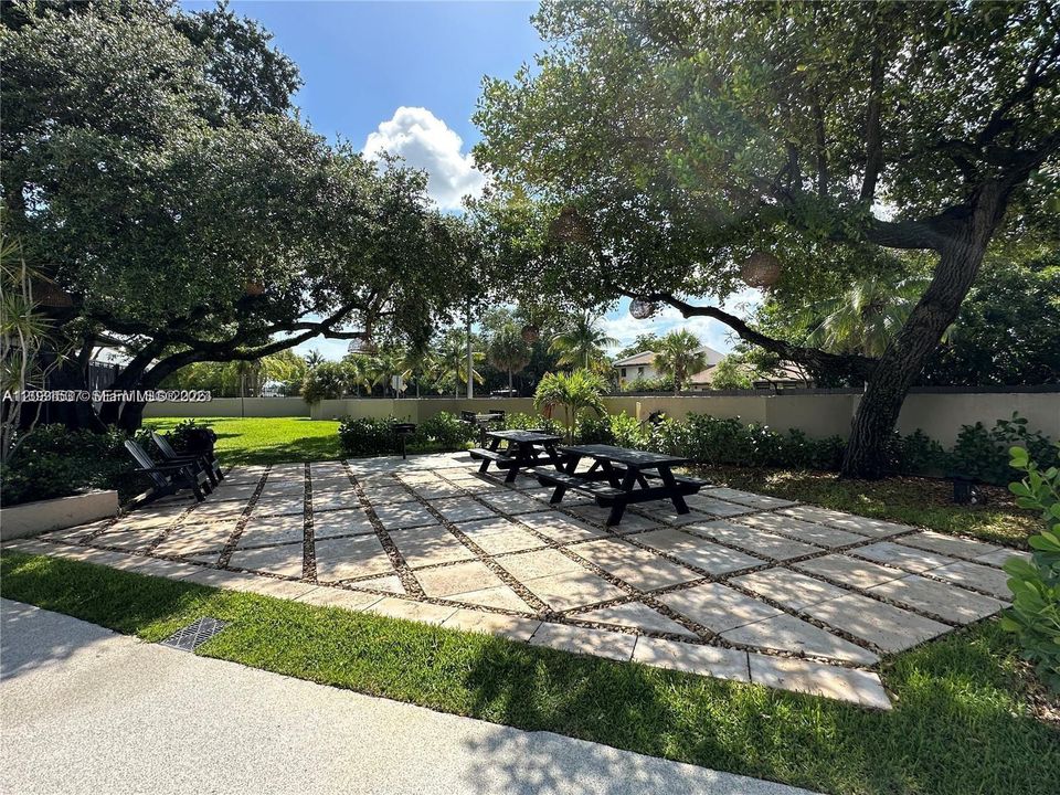 For Sale: $235,000 (2 beds, 2 baths, 1405 Square Feet)