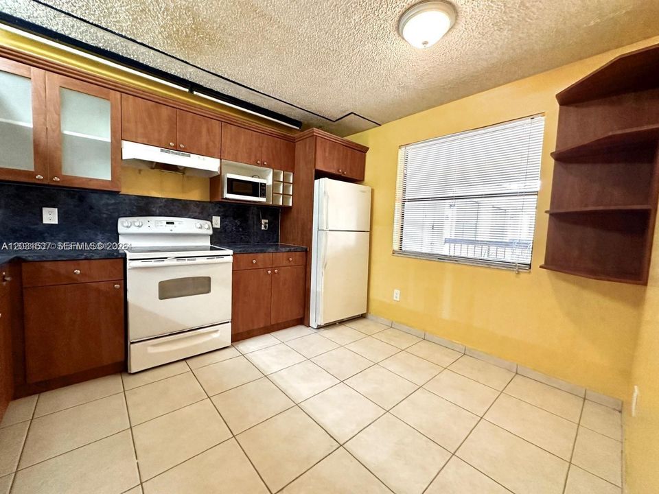 For Sale: $235,000 (2 beds, 2 baths, 1405 Square Feet)