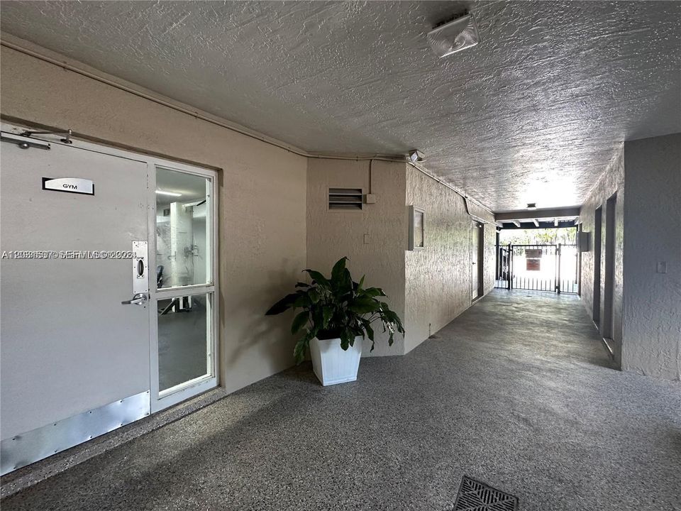For Sale: $235,000 (2 beds, 2 baths, 1405 Square Feet)