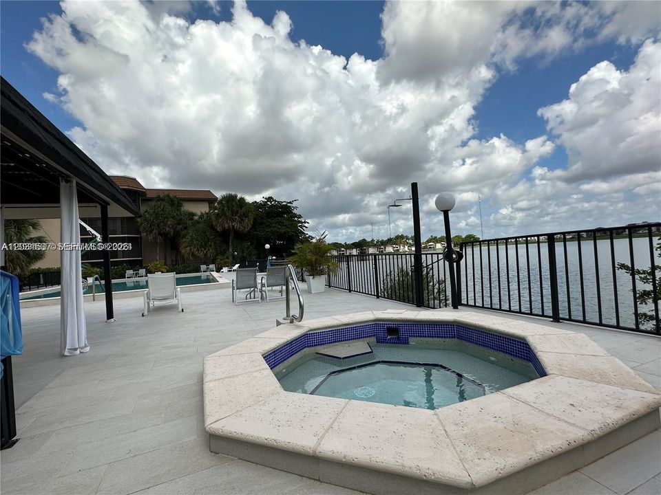 For Sale: $235,000 (2 beds, 2 baths, 1405 Square Feet)