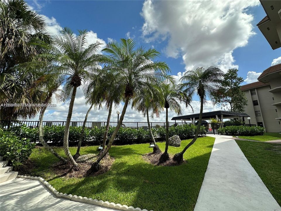 For Sale: $235,000 (2 beds, 2 baths, 1405 Square Feet)