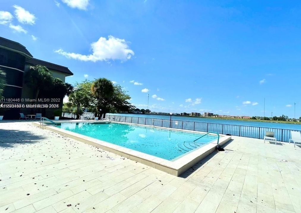 For Sale: $235,000 (2 beds, 2 baths, 1405 Square Feet)