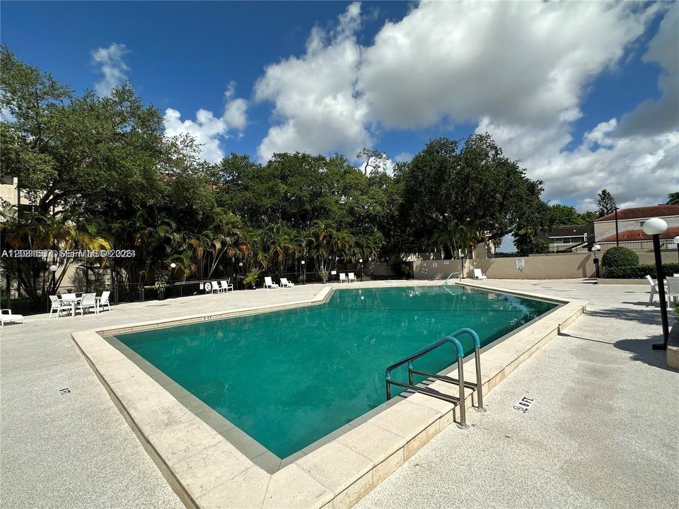 For Sale: $235,000 (2 beds, 2 baths, 1405 Square Feet)