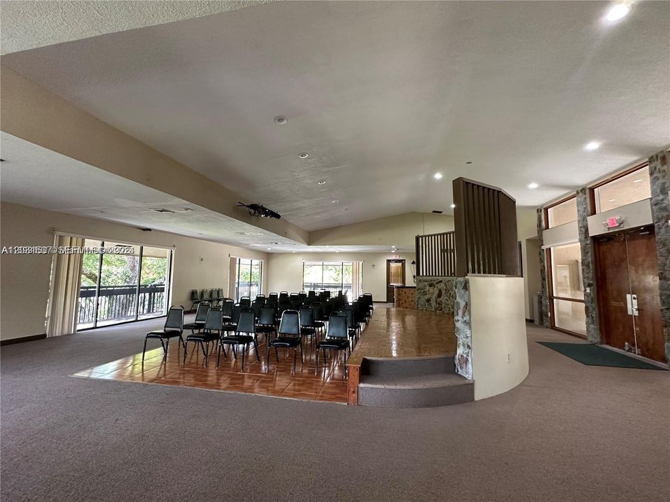 For Sale: $235,000 (2 beds, 2 baths, 1405 Square Feet)