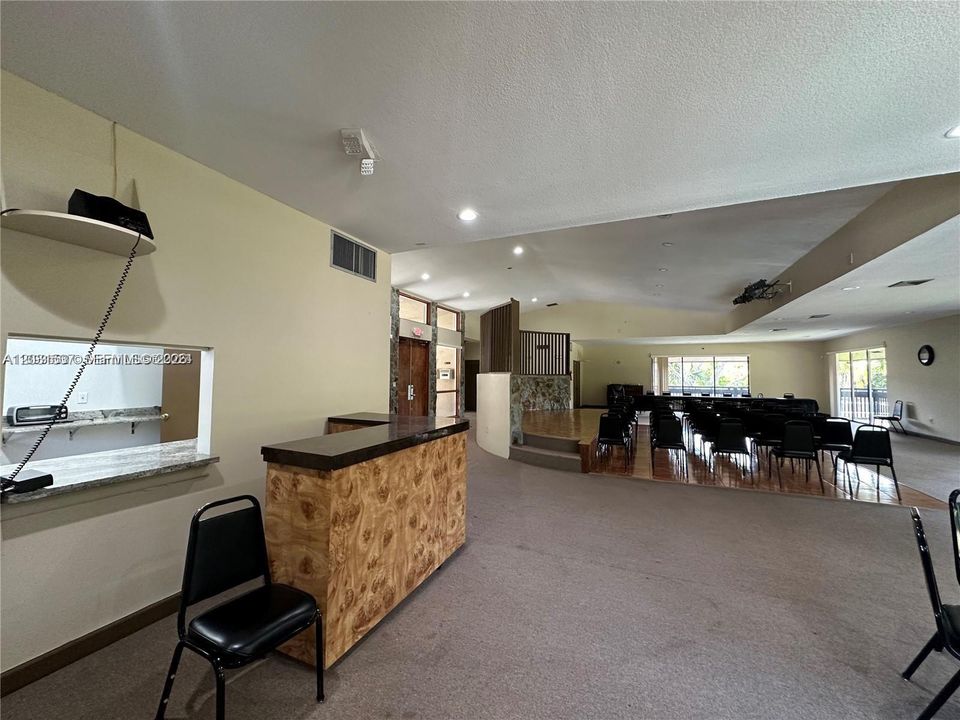 For Sale: $235,000 (2 beds, 2 baths, 1405 Square Feet)
