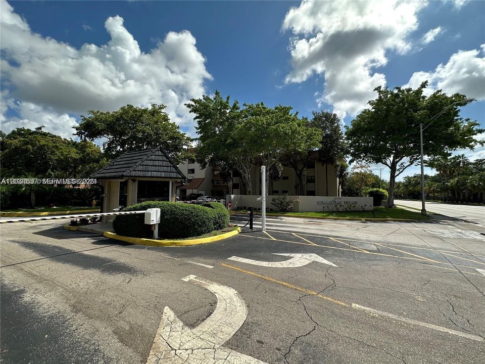 For Sale: $235,000 (2 beds, 2 baths, 1405 Square Feet)