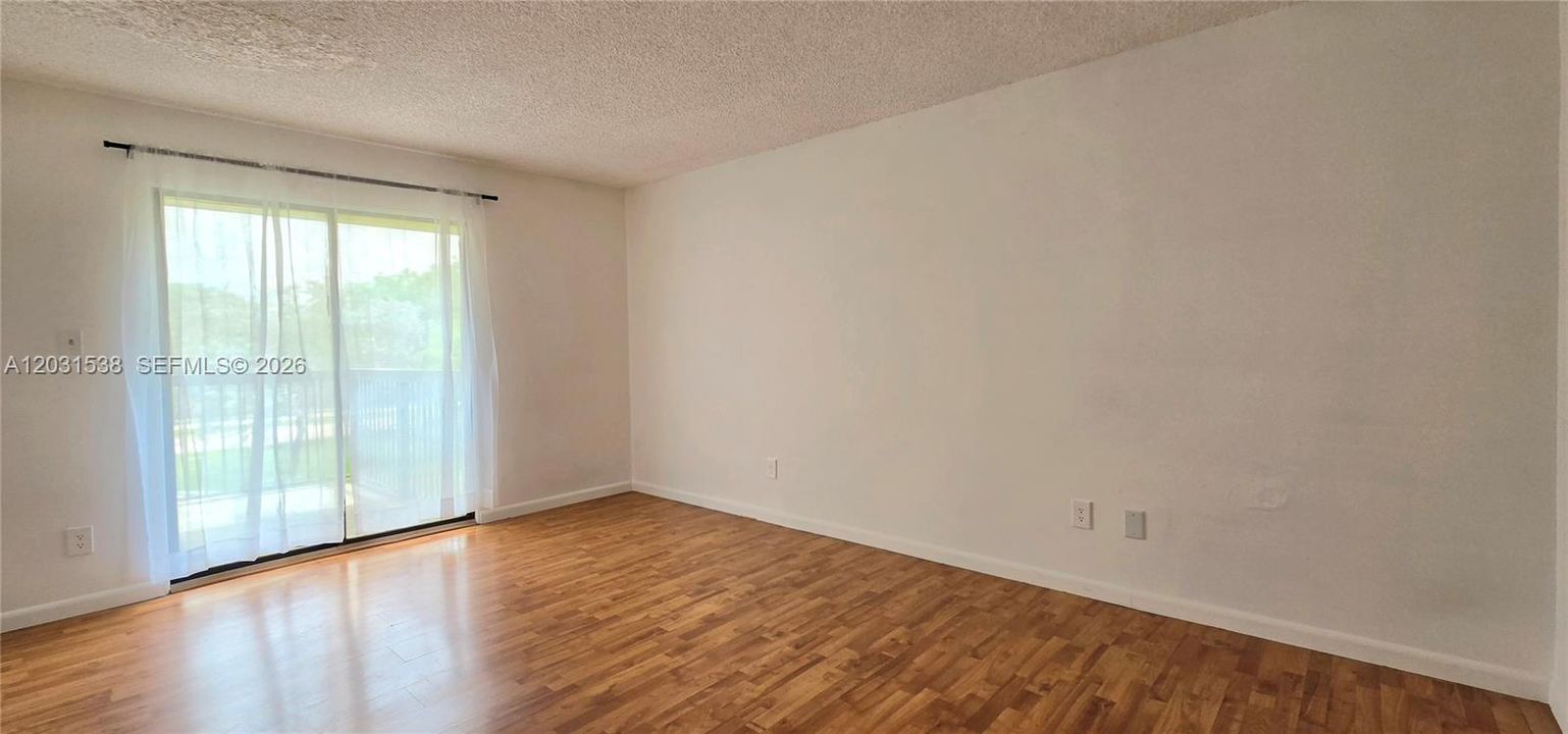 For Sale: $385,000 (2 beds, 2 baths, 1259 Square Feet)