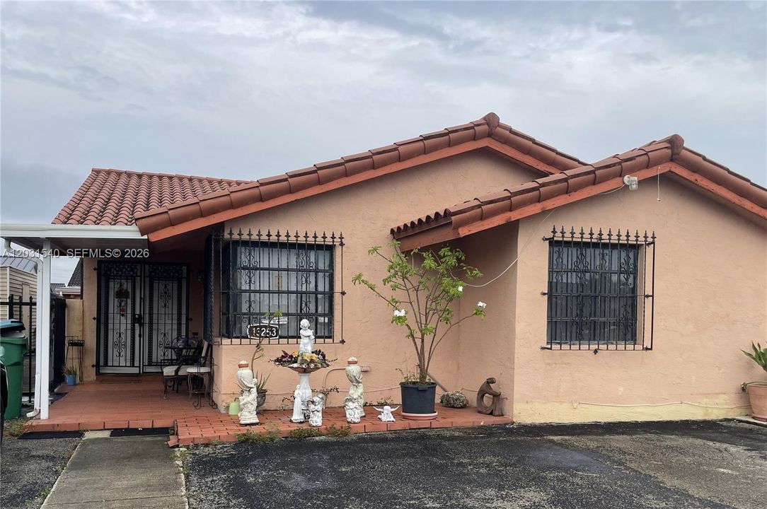 For Sale: $625,000 (3 beds, 2 baths, 1579 Square Feet)