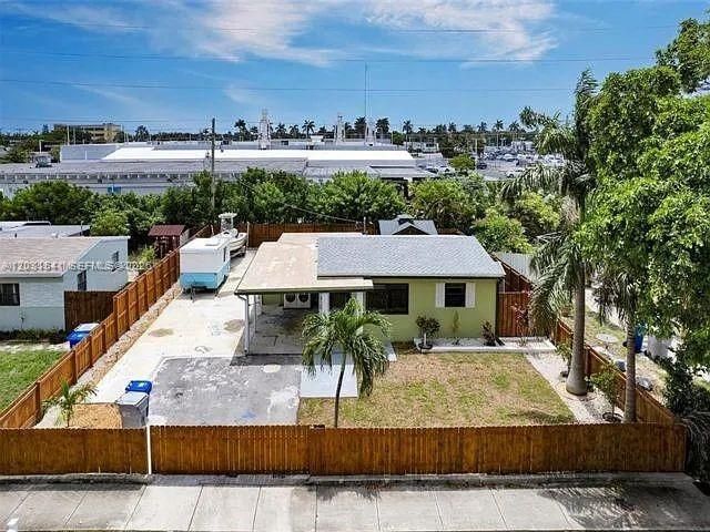 For Sale: $469,000 (3 beds, 2 baths, 840 Square Feet)