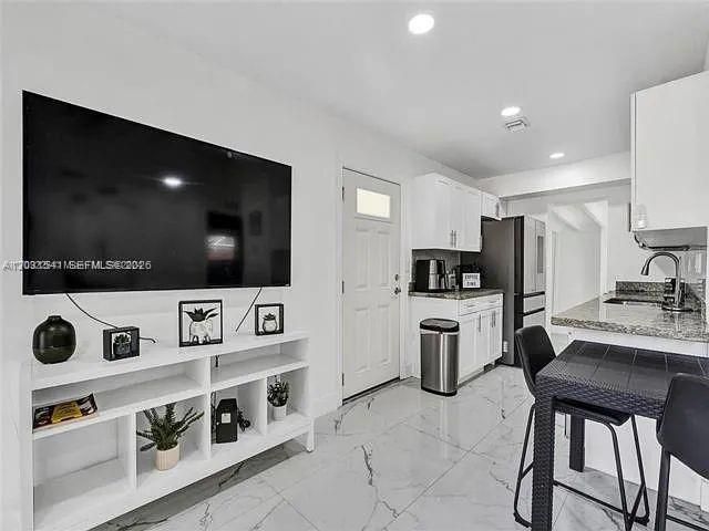 For Sale: $469,000 (3 beds, 2 baths, 840 Square Feet)