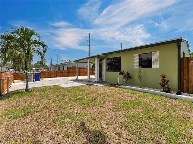For Sale: $469,000 (3 beds, 2 baths, 840 Square Feet)