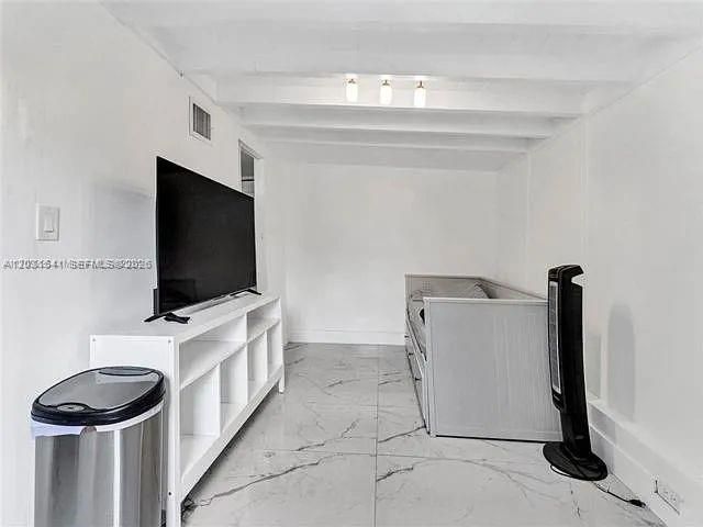 For Sale: $469,000 (3 beds, 2 baths, 840 Square Feet)