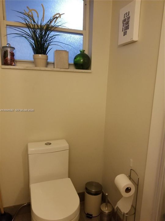 For Sale: $280,000 (2 beds, 1 baths, 840 Square Feet)