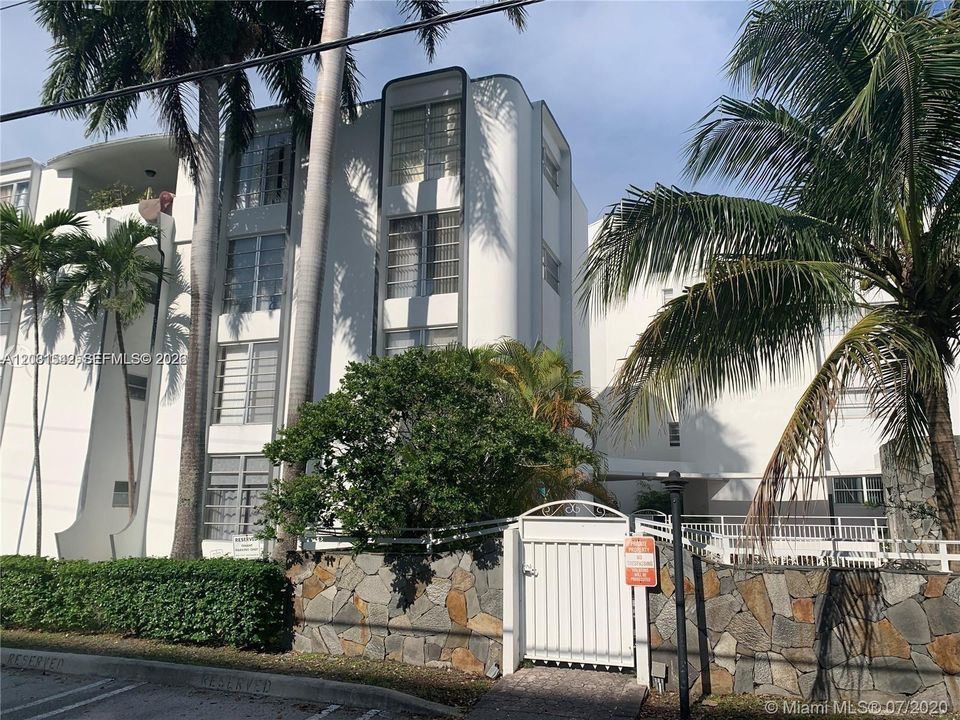 For Sale: $280,000 (2 beds, 1 baths, 840 Square Feet)