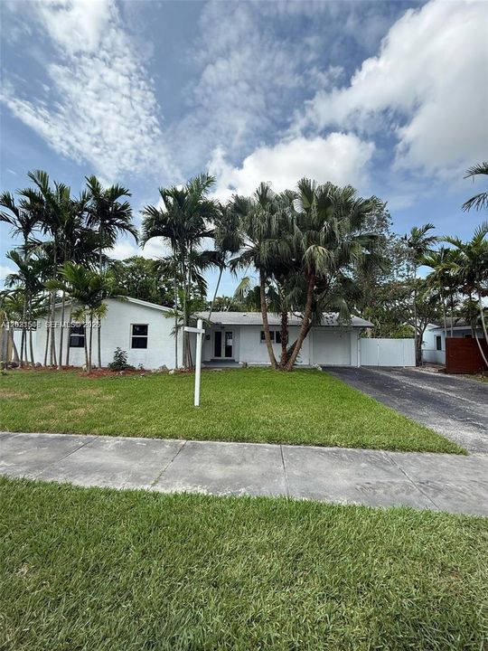 For Rent: $3,900 (3 beds, 2 baths, 1534 Square Feet)