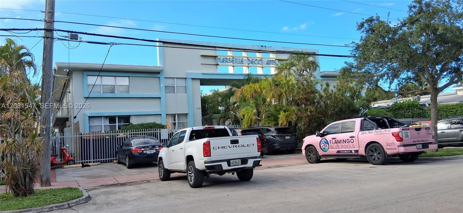 For Sale: $190,000 (1 beds, 1 baths, 730 Square Feet)