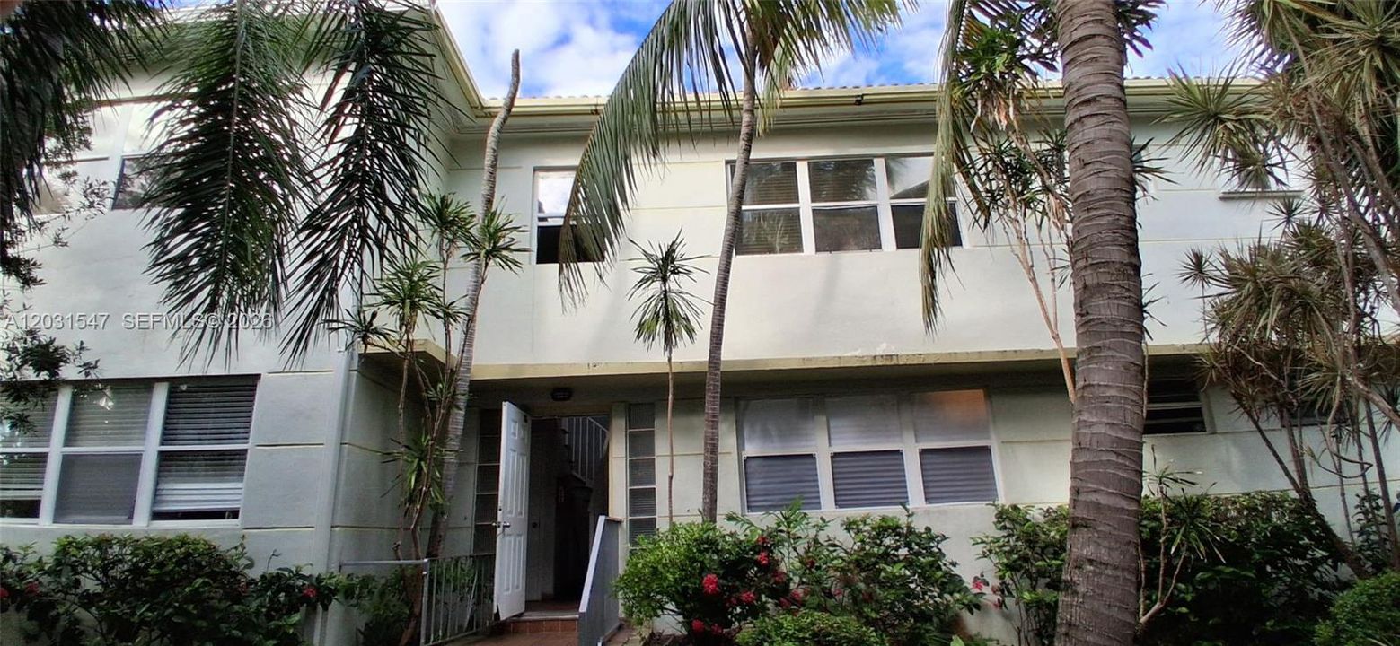 For Sale: $190,000 (1 beds, 1 baths, 730 Square Feet)
