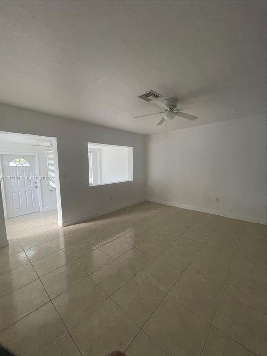 В аренду: $2,900 (2 спален, 1 ванн, 1096 Квадратных фут)