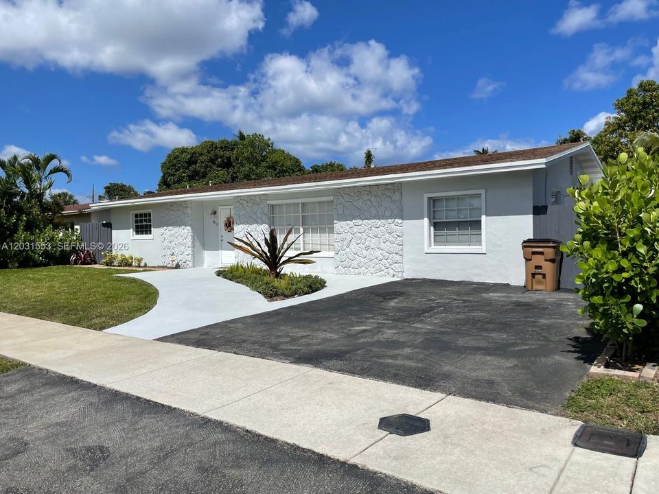 For Rent: $3,650 (3 beds, 2 baths, 1740 Square Feet)