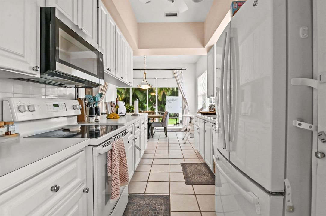 10 Kitchen 01
