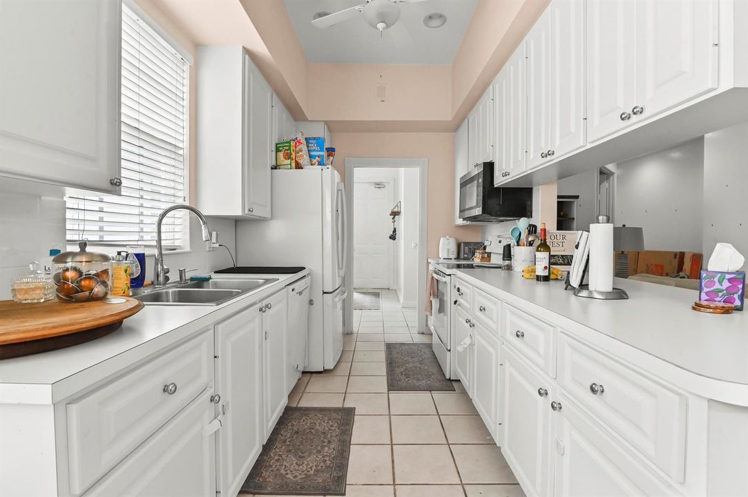 11 Kitchen 02