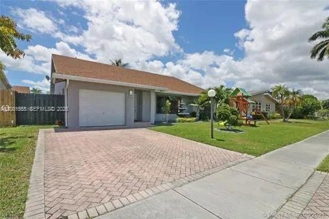 For Rent: $5,600 (3 beds, 2 baths, 2104 Square Feet)