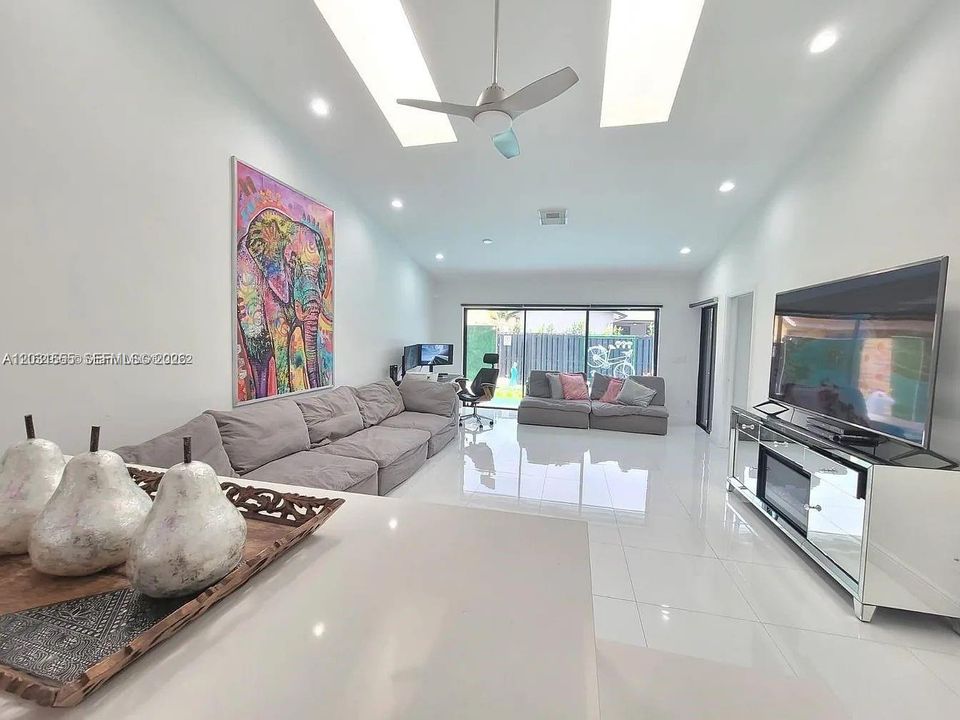 For Rent: $5,600 (3 beds, 2 baths, 2104 Square Feet)