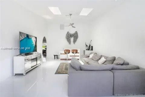 For Rent: $5,600 (3 beds, 2 baths, 2104 Square Feet)