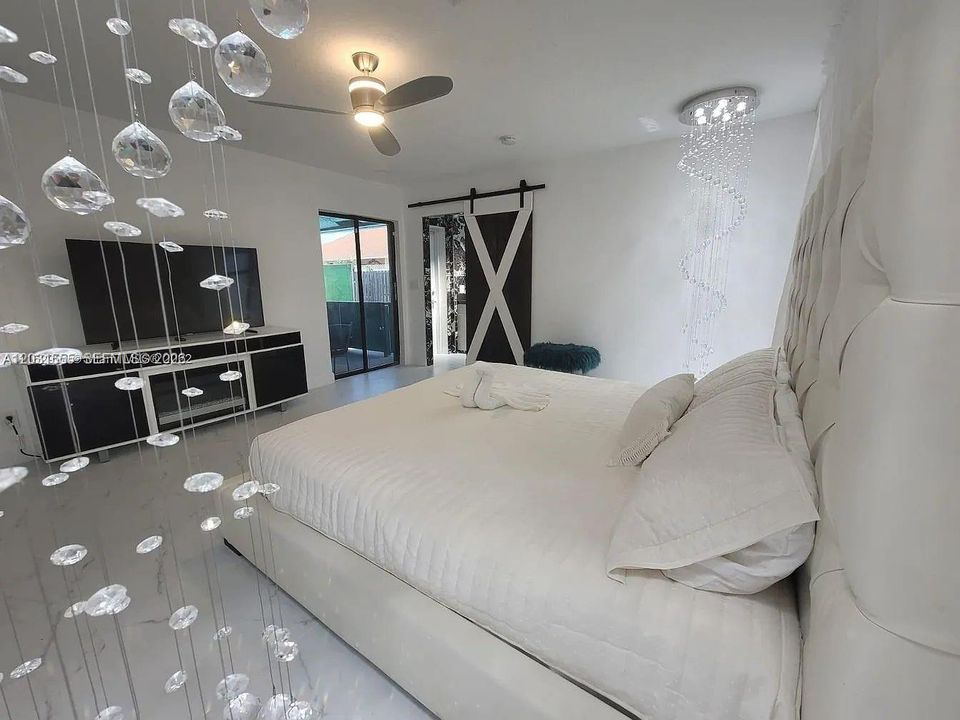 For Rent: $5,600 (3 beds, 2 baths, 2104 Square Feet)